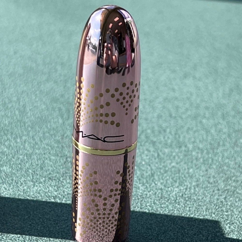 MAC Put A Bow On It Lustreglass Lipstick Bubbles & Bows - Picture 9 of 11